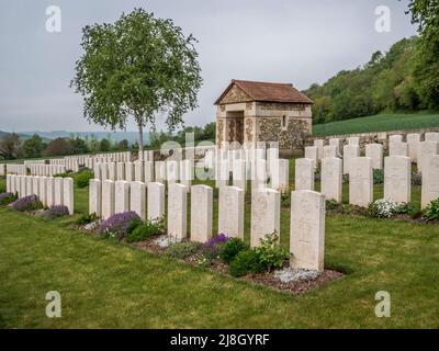 Dies ist der britische Friedhof von Vendresse aus dem Ersten Weltkrieg. Das Gebiet wurde während des Krieges schwer umkämpft mit vielen Gräbern von 1914 dann später im Jahr 1918 während t Stockfoto