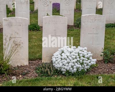 Dies ist der britische Friedhof von Vendresse aus dem Ersten Weltkrieg. Das Gebiet wurde während des Krieges schwer umkämpft mit vielen Gräbern von 1914 dann später im Jahr 1918 während t Stockfoto