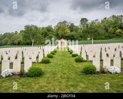 Dies ist der britische Friedhof von Vendresse aus dem Ersten Weltkrieg. Das Gebiet wurde während des Krieges schwer umkämpft mit vielen Gräbern von 1914 dann später im Jahr 1918 während t Stockfoto