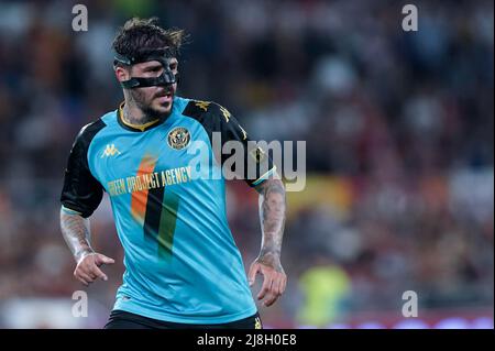 Antonio Vacca vom FC Venezia schaut während des Serie-A-Spiels zwischen Roma und Venezia am 14. Mai 2022 im Stadio Olimpico, Rom, Italien, nach. Foto von Giuseppe Maffia. Stockfoto