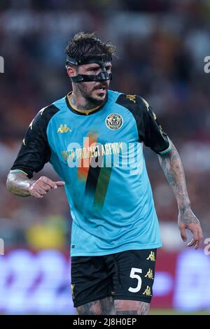 Antonio Vacca vom FC Venezia schaut während des Serie-A-Spiels zwischen Roma und Venezia am 14. Mai 2022 im Stadio Olimpico, Rom, Italien, nach. Foto von Giuseppe Maffia. Stockfoto