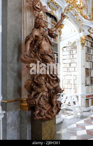 Die künstlerischen Holzskulpturen von Josef Stammel, Admont, Steiermark, Österreich Stockfoto