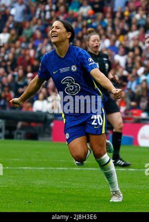 LONDON, ENGLAND - MAI 15:Chelsea Women Sam Kerr feiert das Siegtor Machen Sie es 3-2 zum Chelseaaduring Women's FA Cup Final zwischen Chelsea Women und Stockfoto