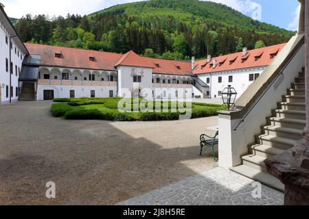 Das stillgelegt und umfunktionierend kartäuserkloster von Gaming, Niederösterreich Stockfoto