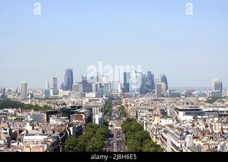 La Défense von der Terrasse des Triumphbogens - Paris 2022 Stockfoto