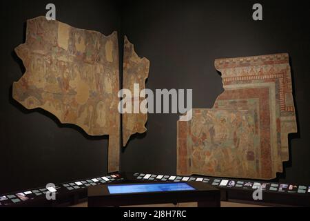 Berlin, Deutschland. 15.. Mai 2022. Das am 15. Mai 2022 aufgenommene Foto zeigt Wandgemälde von Kizil-Grotten im Museum für Asiatische Kunst in Berlin. Quelle: Ren Pengfei/Xinhua/Alamy Live News Stockfoto