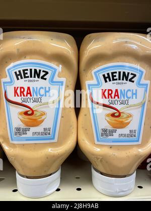 Grovetown, GA USA - 12 15 21: Lebensmittelgeschäft Condiments Kranch Feront Blick Stockfoto