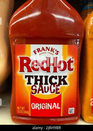 Grovetown, GA USA - 12 15 21: Lebensmittelgeschäft Gewürze Franks dicke Sauce Stockfoto