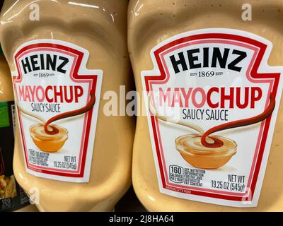 Grovetown, GA USA - 12 15 21: Lebensmittelzutat Heinz Mayochup Stockfoto