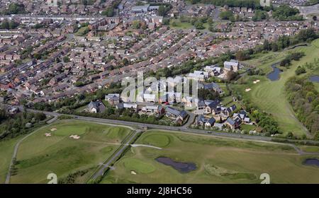 Luftaufnahme des Wohngebiets Ramside Park am Ramside Golf Course, in der Nähe von Durham Stockfoto
