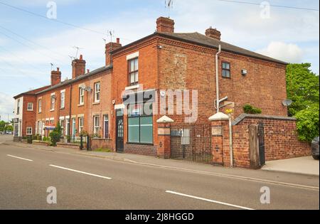 Reihe kleiner Geschäfte in Breaston, Derbyshire, Großbritannien Stockfoto