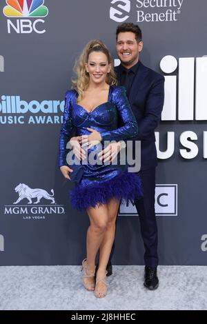 Las Vegas, NV, USA. 15.. Mai 2022. Luisana Lopilato, Michael Bublé bei der Ankunft für 2022 Billboard Music Awards - Arrivals 3, MGM Grand Garden Arena, Las Vegas, NV 15. Mai 2022. Kredit: JA/Everett Collection/Alamy Live Nachrichten Stockfoto