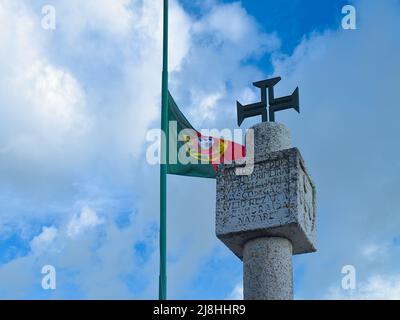 Historische Säule des portugiesischen Entdeckers Vasco Da Gama in Nazare, Portugal Stockfoto