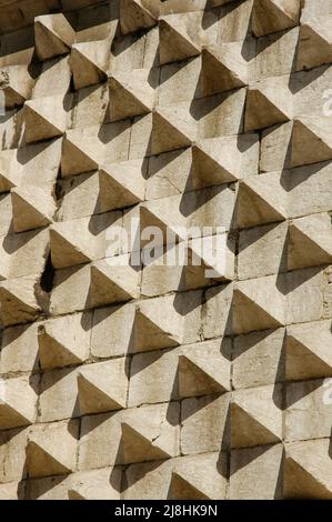 Portugal, Lissabon. Casa dos Bicos (Haus der Schnäbel). Architektonisches Detail der Fassade. Stockfoto