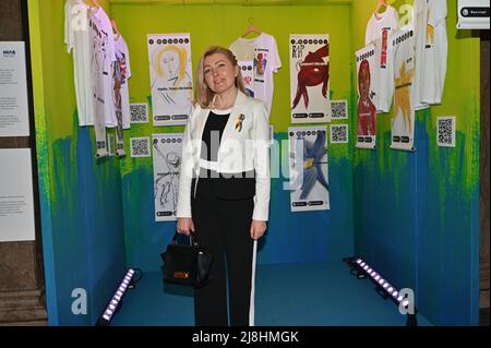 Inna Prystaiko, Ehefrau des ukrainischen Botschafters im Vereinigten Königreich, Vadym Prystaiko, nimmt an der Litkovskaya-Präsentation auf der Kornit Fashion Week London 2022 in der Freimaurerhalle, London, Großbritannien, Teil. - 16. Mai 2022. Stockfoto