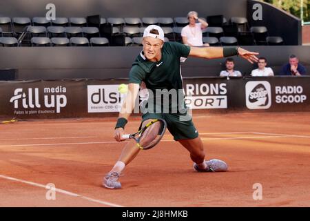 Lyon, Frankreich, 15/05/2022, Holger Rune (DEN) im Einsatz gegen Arthur Rinderknech (FRA) während der Runde von 32 beim Open Parc Auvergne-Rhone-Alpes Lyon 2022, ATP 250 Tennisturnier am 15. Mai 2022 im Parc de la Tete d'Or in Lyon, Frankreich - Foto: Patrick Cannaux/DPPI/LiveMedia Stockfoto