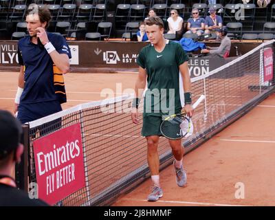 Lyon, Frankreich, 15/05/2022, Holger Rune (DEN) gegen Arthur Rinderknech (FRA) während der Runde von 32 beim Open Parc Auvergne-Rhone-Alpes Lyon 2022, ATP 250 Tennisturnier am 15. Mai 2022 im Parc de la Tete d'Or in Lyon, Frankreich - Foto: Patrick Cannaux/DPPI/LiveMedia Stockfoto