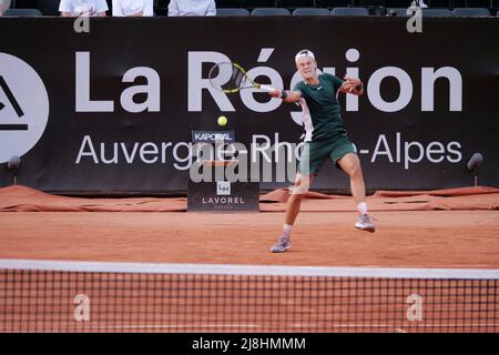 Lyon, Frankreich, 15/05/2022, Holger Rune (DEN) im Einsatz gegen Arthur Rinderknech (FRA) während der Runde von 32 beim Open Parc Auvergne-Rhone-Alpes Lyon 2022, ATP 250 Tennisturnier am 15. Mai 2022 im Parc de la Tete d'Or in Lyon, Frankreich - Foto: Patrick Cannaux/DPPI/LiveMedia Stockfoto