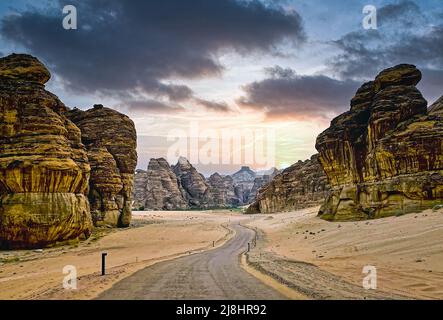 Reise durch die Wüste und die Berge. Al Ula, Saudi-Arabien. Stockfoto