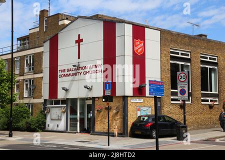 LONDON, Großbritannien - 7. JULI 2016: Gemeindekirche der Heilsarmee im Londoner Stadtteil Elephant and Castle. Die Heilsarmee ist ein protestantischer Christ chu Stockfoto