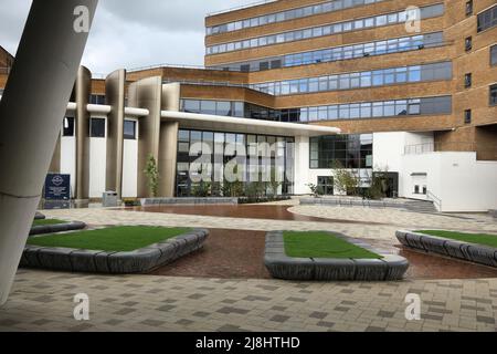 HUDDERSFIELD, Großbritannien - 10 JULI 2016: Universität Huddersfield, West Yorkshire, UK. Die Universität hat fast 20.000 Studenten. Stockfoto