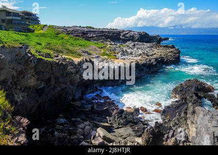 Ironwood Cliffs auf Hawea Point entlang des Kapalua Coastal Trail im Westen von Maui Island, Hawaii Stockfoto