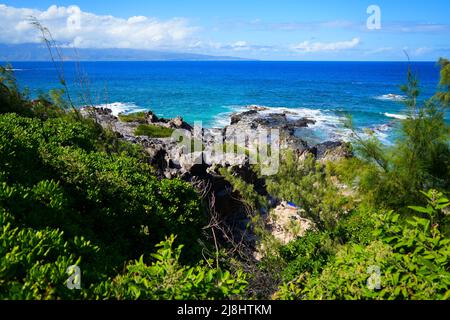 Oneloa Beach entlang des Kapalua Coastal Trail auf West Maui, Hawaii - Rocky Coastline in der Nähe des Resorts Stockfoto