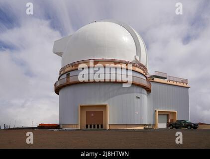 University of Hawaii 2,2-Meter-Teleskop auf dem Gipfel des Mauna Kea Vulkans auf der Big Island of Hawaii, USA Stockfoto