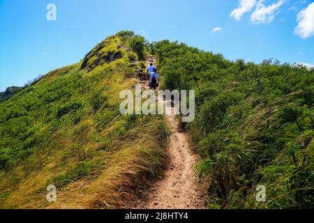Schotterweg auf der Lanikai Pillbox Wanderung in Kailua, auf der Ostseite von Oahu in Hawaii, USA Stockfoto