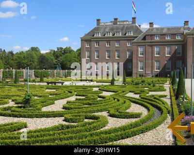 Blick auf den königlichen Palast Het Loo, der im holländischen Barockstil für Wilhelm von Oranien Ende des 17.. Jahrhunderts erbaut wurde; Apeldoorn, Niederlande. Stockfoto