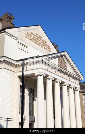 DUISBURG, DEUTSCHLAND - 18. SEPTEMBER 2020: Theater in Duisburg, Deutschland. Das Theater ist Schauplatz der Duisburger Philharmoniker, Deutsche Oper am Th Stockfoto