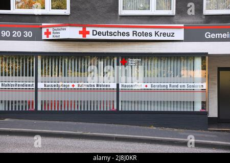 HAGEN, DEUTSCHLAND - 16. SEPTEMBER 2020: Deutsches Rotes Kreuz in Hagen. Es ist die nationale Rote-Kreuz-Gesellschaft in Deutschland. Stockfoto