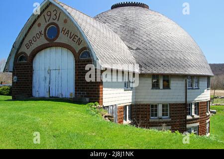 Dreistöckige 1931 runde Scheune in Greene, Chenango County, New York Stockfoto