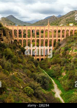 Adler Aquädukt in der Nähe von Nerja im 19.. Jahrhundert erbaut - Granada, Spanien Stockfoto