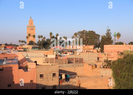 Skyline von Marrakesch in Marokko. Koutoubia-Moschee. Stockfoto