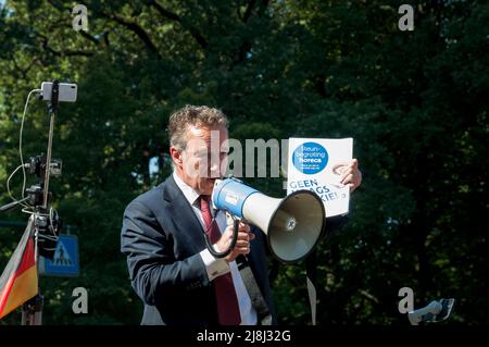 09-07-2021 Den Haag, Niederlande. Coronavirus-Skeptiker und Vaxxer protestieren gegen kovide Maßnahmen und Impfungen Stockfoto