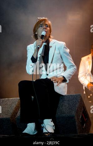 Howlin' Pelle Almqvist - The Hives, V2005, Hylands Park, Chelmsford, Essex, Großbritannien - 21. August 2005 Stockfoto