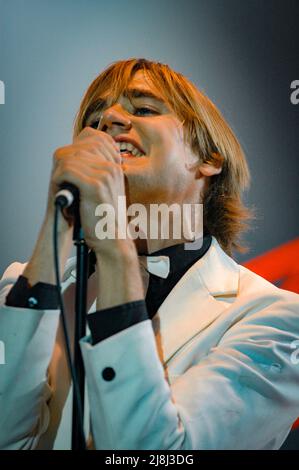 Howlin' Pelle Almqvist - The Hives, V2005, Hylands Park, Chelmsford, Essex, Großbritannien - 21. August 2005 Stockfoto