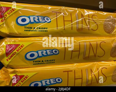 Grovetown, GA USA - 04 15 22: Ladengeschäft Cookies OREO Thins Stockfoto