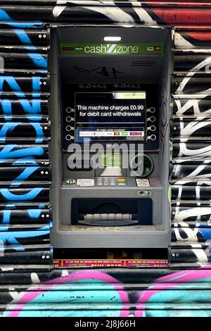 Geldautomat, Brick Lane, London, Großbritannien Stockfoto