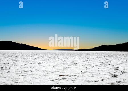 Death Valley auf dem Devils Golfplatz, einer getrockneten Salzsee-Landschaft in der Nähe von Badwater, USA Stockfoto