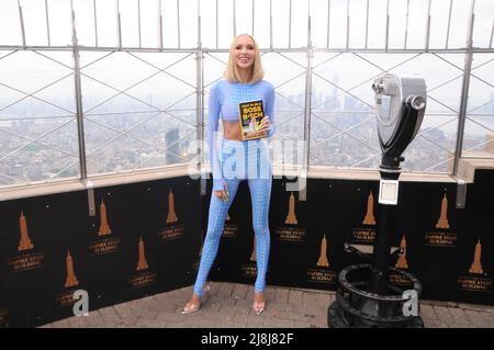 New York, Usa. 16.. Mai 2022. Christine Quinn besucht das Empire State Building, um ihr neues Buch „How to be A Boss B*tch“ in New York City zu promoten. Kredit: SOPA Images Limited/Alamy Live Nachrichten Stockfoto