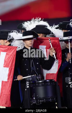 Windsor, Großbritannien. 15.. Mai 2022. Das Top Secret Drum Corps treten bei der Show auf. Die Gäste waren begeistert, als sie die Platin-Jubiläumsfeier an diesem Abend auf dem privaten Gelände von Windsor Castle beobachten. 1.300 Darsteller aus dem gesamten Commonwealth und der ganzen Welt nahmen an der spektakulären Gallop Teil, um die 70-jährige Geschichte Ihrer Majestät der Königin zu feiern. Quelle: Maureen McLean/Alamy Live News Stockfoto