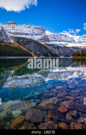 Herbst am Boom-See im Banff Nationalpark, Alberta, Kanada Stockfoto