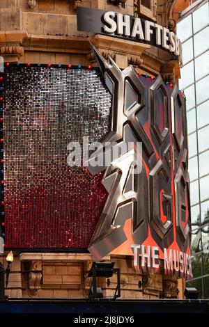 LONDON, Großbritannien - 30. Oktober 2012: Rock of Ages die musikalische Plakatwand im Shaftesbury Theatre Stockfoto