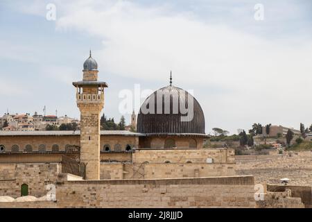 Al Aqsa Mosque, die drittheiligste Stätte des Islam, mit Ölberg in Jerusalem, Israel im Hintergrund. Stockfoto