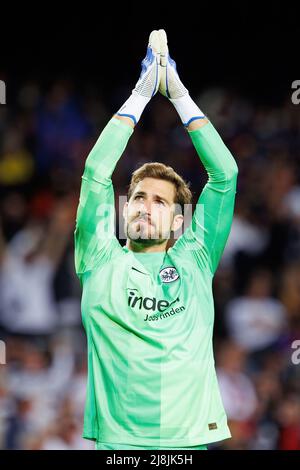 BARCELONA - APR 14: Kevin Trapp in Aktion während des UEFA Europa League-Spiels zwischen dem FC Barcelona und Eintracht Frankfurt im Camp Nou Stadium auf Stockfoto