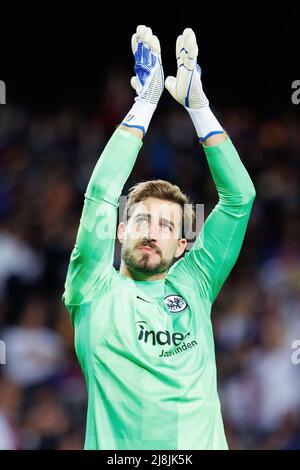 BARCELONA - APR 14: Kevin Trapp in Aktion während des UEFA Europa League-Spiels zwischen dem FC Barcelona und Eintracht Frankfurt im Camp Nou Stadium auf Stockfoto