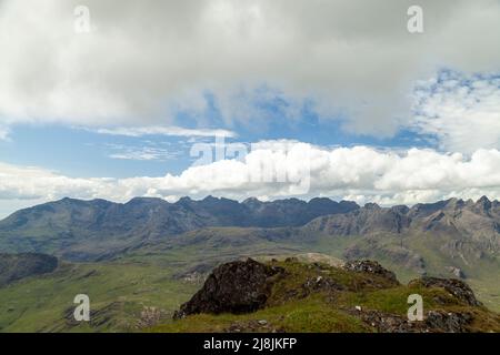 Cuillin Ridge von der Corbett Garbh-bheinn, Isle of Skye, Schottland aus gesehen Stockfoto