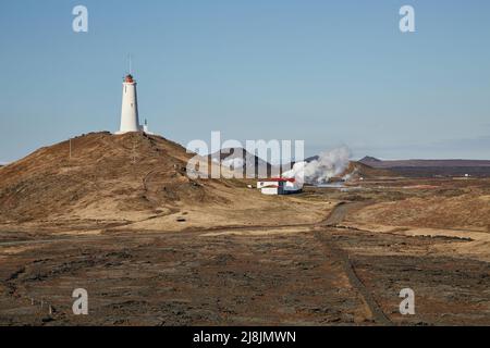 Alten weißen Leuchtturm auf einem Hügel Stockfoto